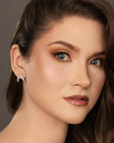 Brinco Onda Cravejada Cristal Ródio Branco