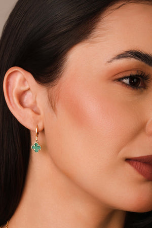 Brinco Argola Click Trevo Tom Esmeralda 2.6 cm Banhado a Ouro 18K