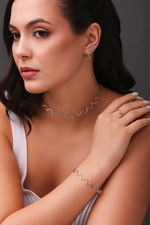 Brinco Fio Zig Zag Ródio Branco