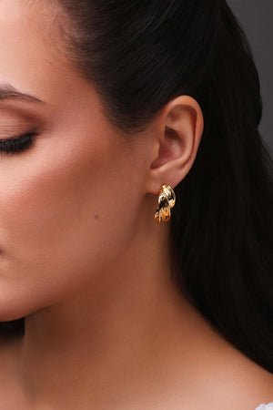 Brinco Orgânico Detalhado 2.4 cm Banhado a Ouro 18K