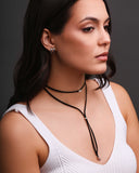 Gargantilha Gravata Dupla Camurça Preta Retângulos Ródio Branco - 30 cm