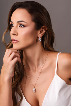 Gargantilha Longa Gota Cristal 2.6 cm Banhado a Ouro 18K - 60 cm