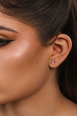 Brinco Ponto de Luz Safira Rosa 5 mm Banhado a Ouro 18K