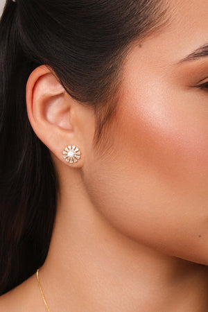 Brinco Flor Baguetes Ponto de Luz Cristal Banhado a Ouro 18K