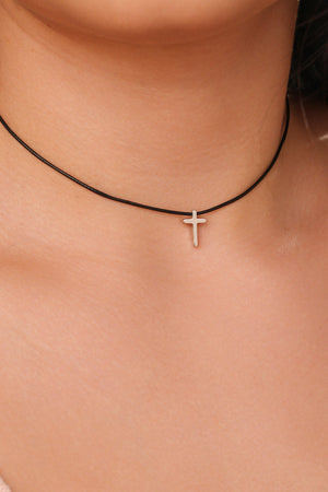 Choker Fio Coreano Preto Cruz Lisa Ródio Branco