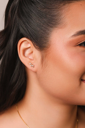 Brinco Pontos de Luz Cravação Inglesa Cristal Banhado a Ouro 18K