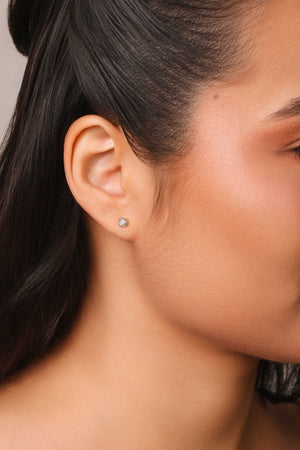 Brinco Redondo Cravejado Cristal 5 mm Ródio Branco