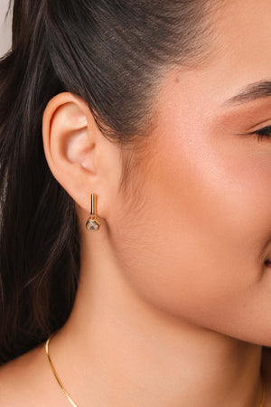 Brinco Palito Tubo Ponto de Luz Cristal Banhado a Ouro 18K