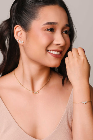 Brinco Gota Vazada Cravejada Cristal Banhado a Ouro 18K