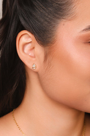 Brinco Gota Vazada Cravejada Cristal Banhado a Ouro 18K