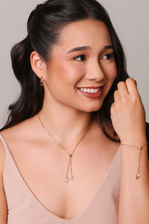 Gargantilha Gravata Elos Corações Cristais Banhado a Ouro 18K - 50 cm