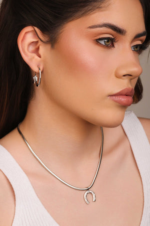 Gargantilha Snake Ferradura Cravejada Cristal Ródio Branco - 40 cm