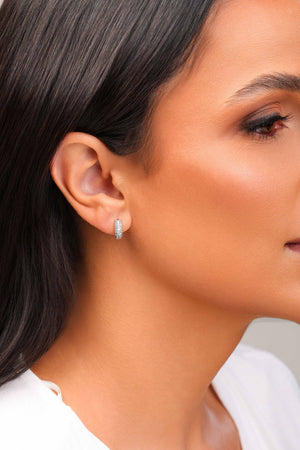 Brinco Argola Click Cravejada Cristal Gomos 1.0 cm Ródio Branco