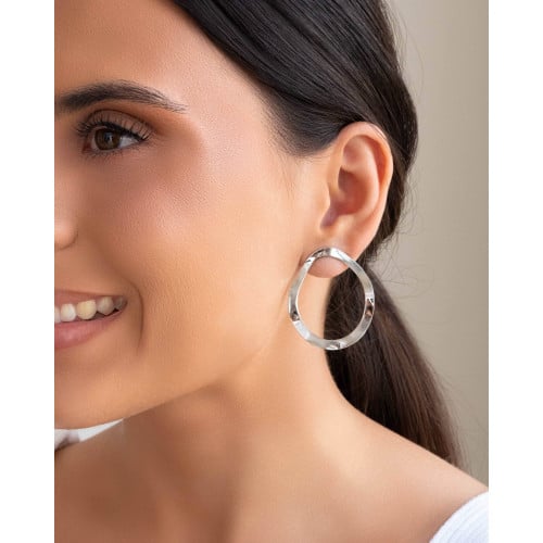 Brinco Oval Ondulado 4 cm Ródio Branco