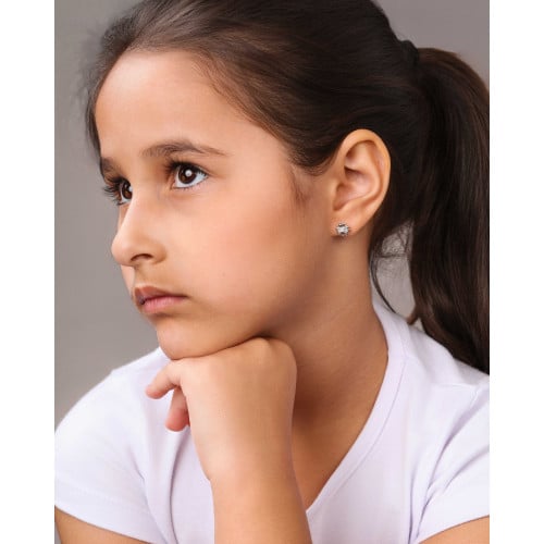 Brinco Infantil Flor Riscada 7 mm Ponto de Luz Cristal Ródio Branco
