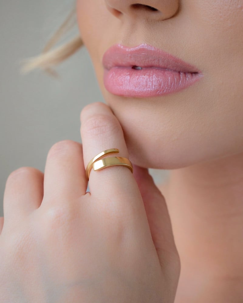 Anel Ajustável Liso Reto Tamanho M Banhado a Ouro 18K