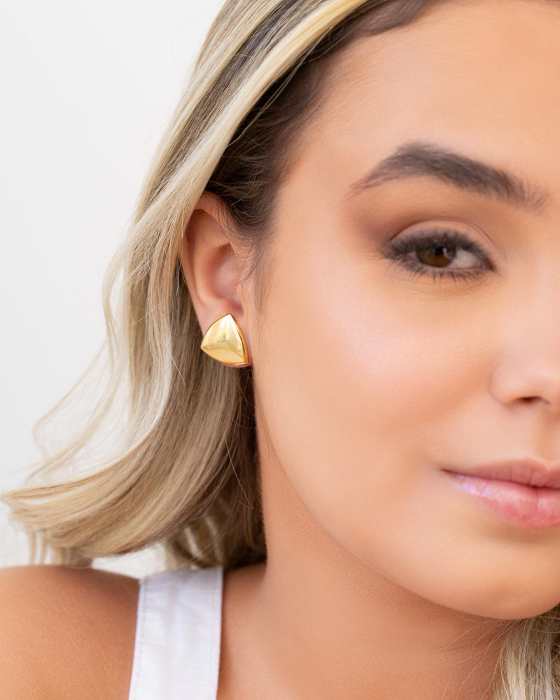 Brinco Triangular Liso Banhado a Ouro 18K