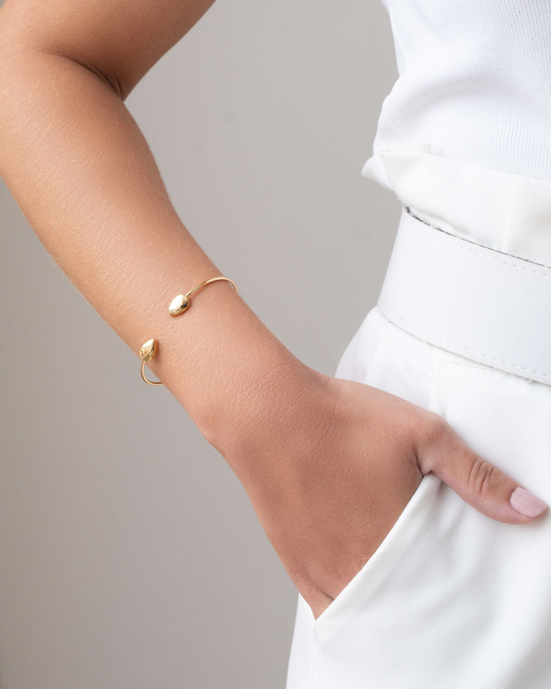 Bracelete Fio Detalhe Gota Lisa Banhado a Ouro 18K