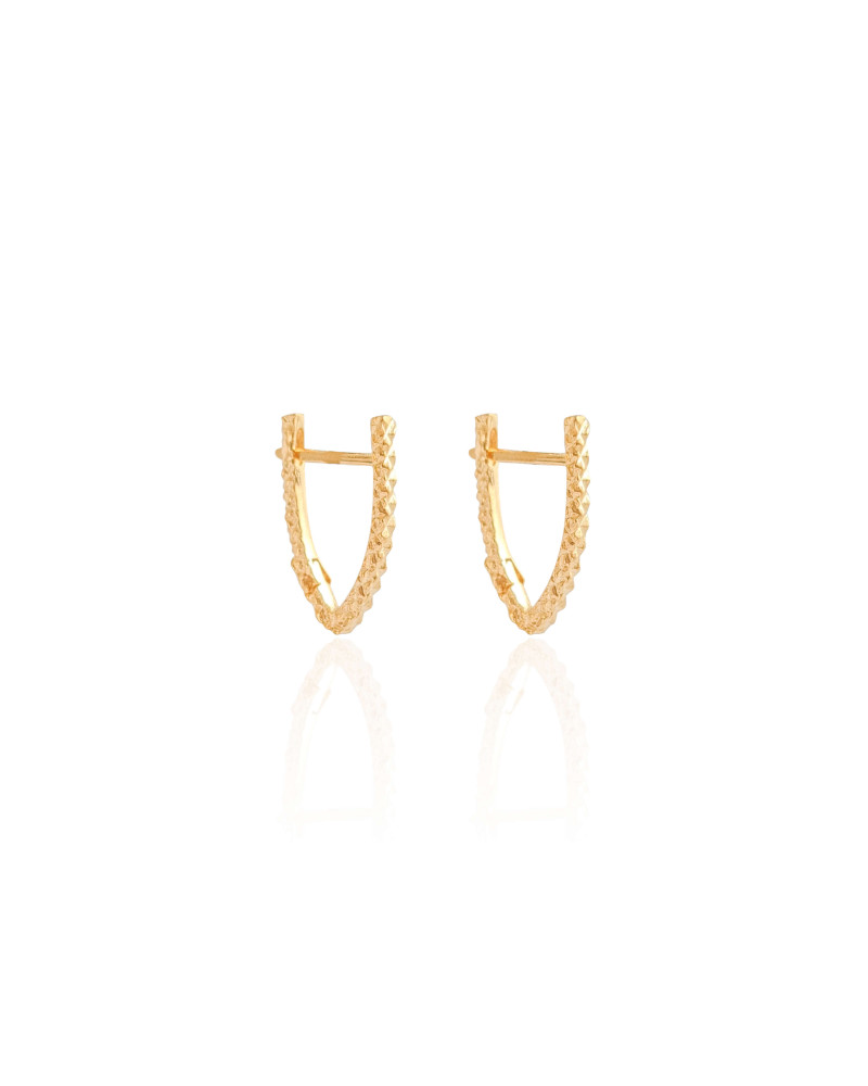 Brinco Argola Click em V Texturizada 1.9 cm Banhado a Ouro 18K
