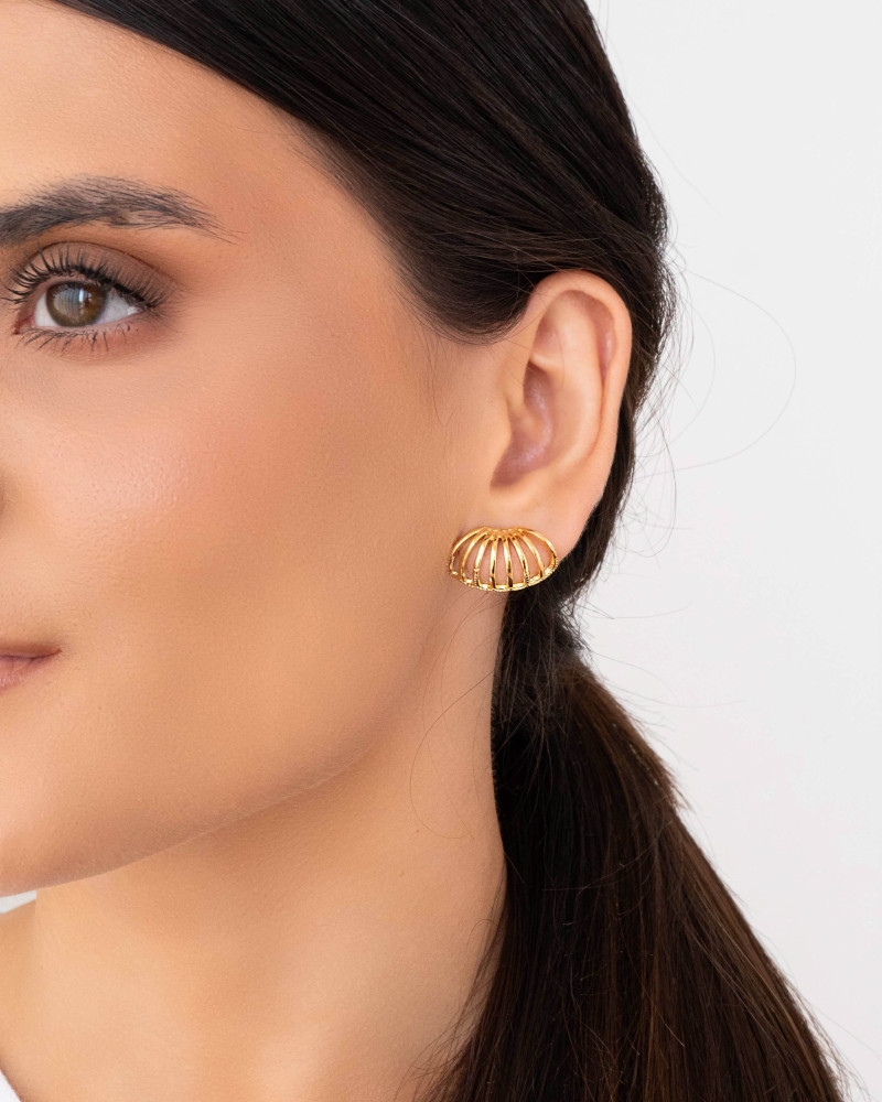 Brinco Meia Argola Filetes com Detalhes 1.2 cm Banhado a Ouro 18K