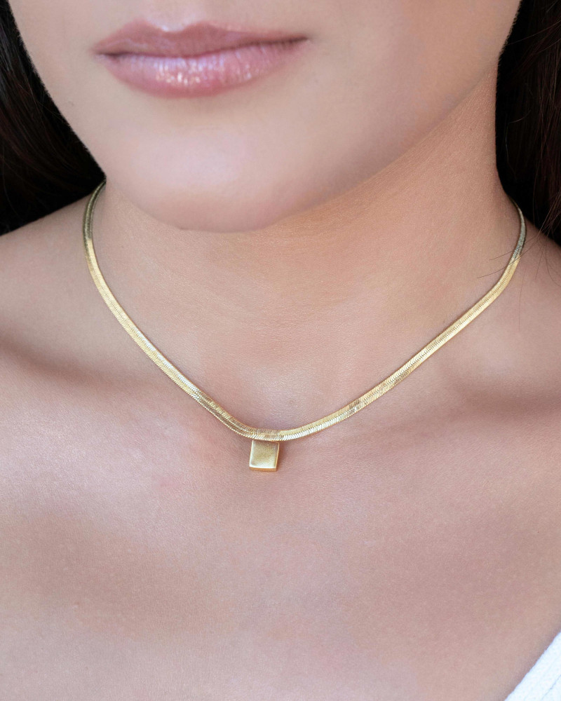 Choker Malha Fita Quadrado Liso Banhado a Ouro 18K
