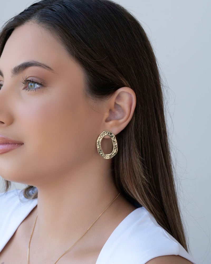 Brinco Oval Orgânico Vazado Banhado a Ouro 18K