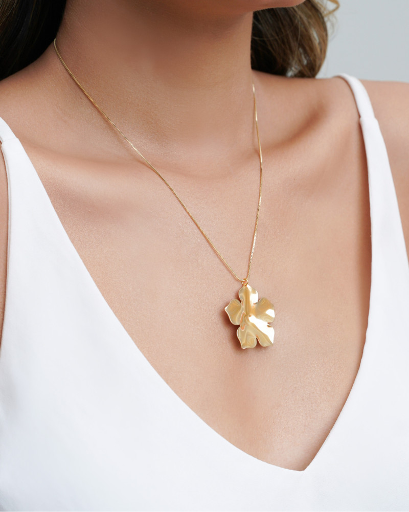 Gargantilha Veneziana Flor Lisa Banhado a Ouro 18K