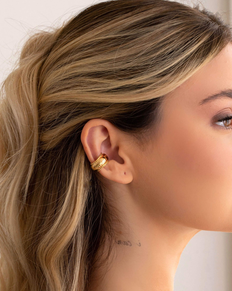 Piercing Liso Bolinhas Banhado a Ouro 18K