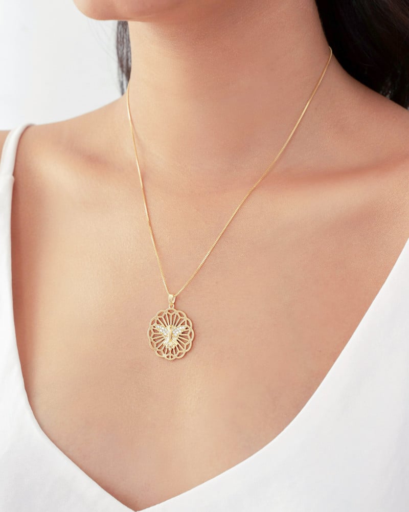 Gargantilha Pingente Espírito Santo Cravejado Zircônia Banhado a Ouro 18K