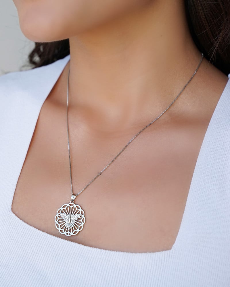 Gargantilha Pingente Espírito Santo Cravejado Zircônia Ródio Branco