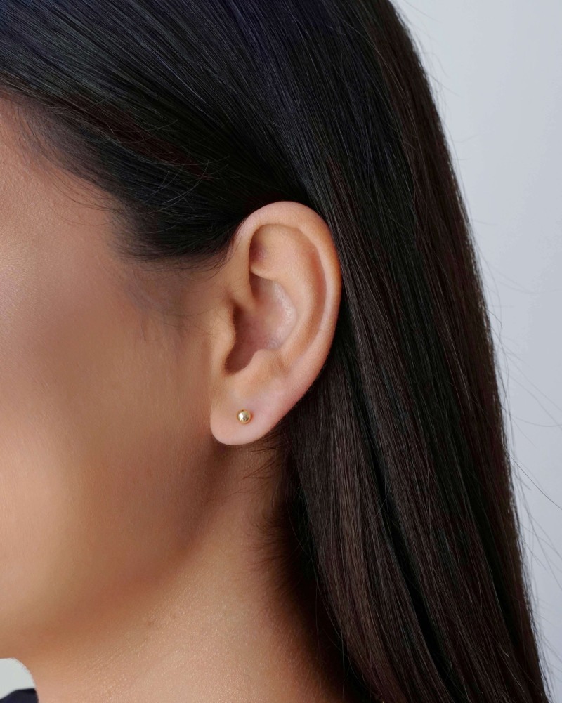 Brinco Bolinha Lisa 4 mm Banhado a Ouro 18K