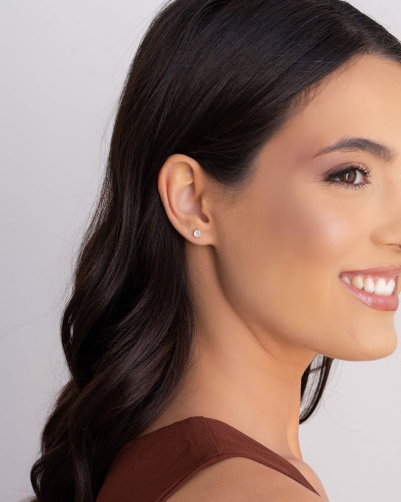 Brinco Infantil Ponto de Luz 4 mm Tarraxa Baby Banhado a Ouro 18K