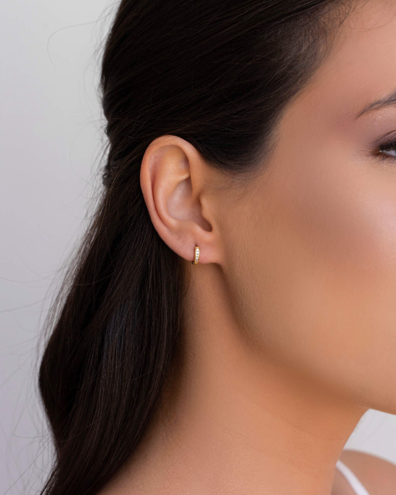 Brinco Argola Click Cravejado Cristal 8 mm Banhado a Ouro 18K