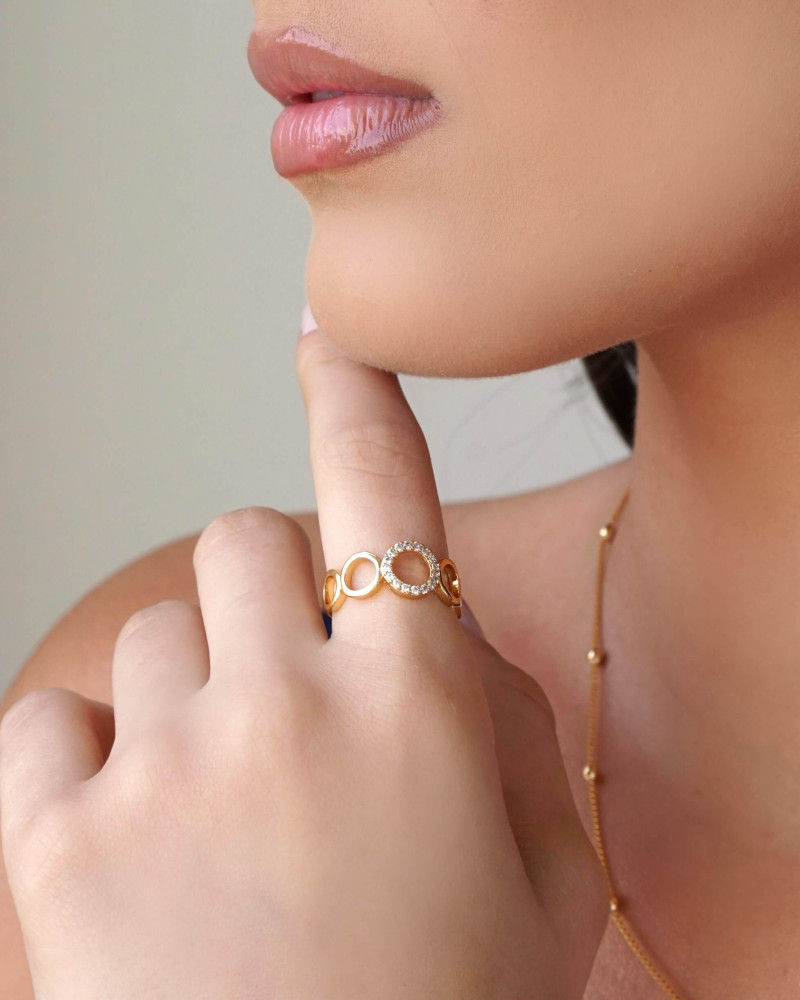 Anel Círculos Cravejado Cristal Tamanho 18 Banhado a Ouro 18K
