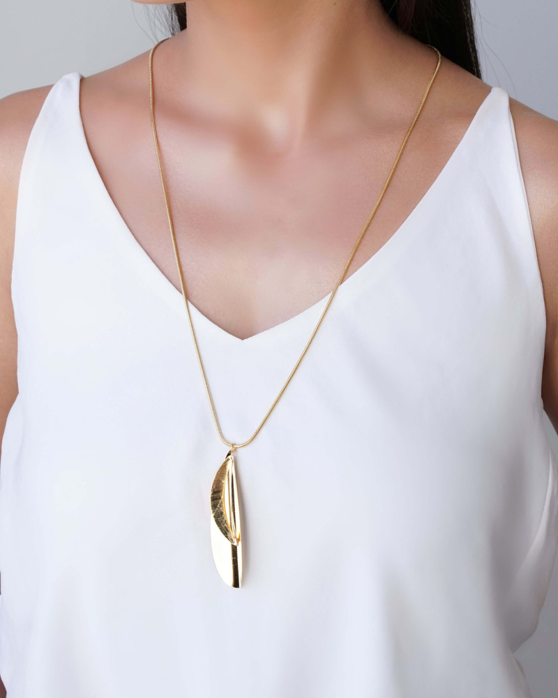 Gargantilha Longa Rabo de Rato Pingente Folha Banhado a Ouro 18K - 65 cm