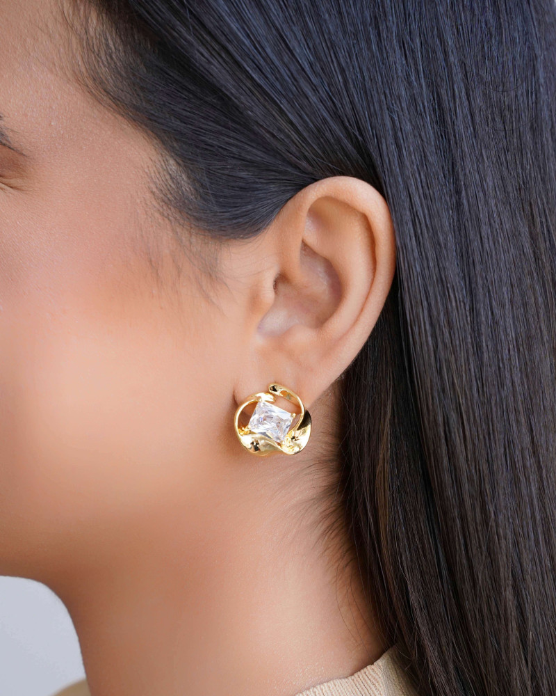 Brinco Torcido Retângulo Cristal Banhado a Ouro 18K