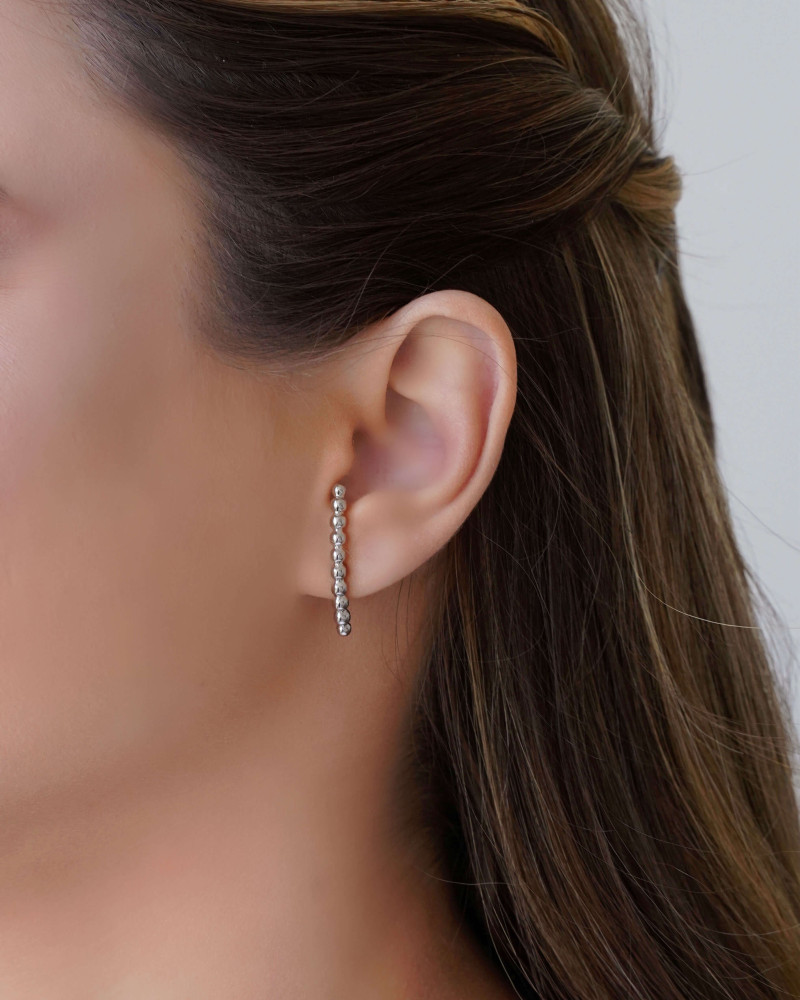 Ear Hook Bolinhas Ródio Branco