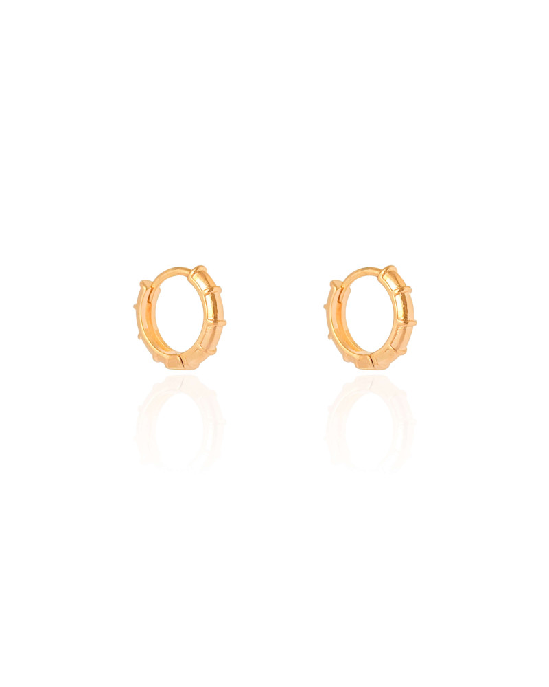 Brinco Argola Click Detalhada 1.3 cm Banhado a Ouro 18K
