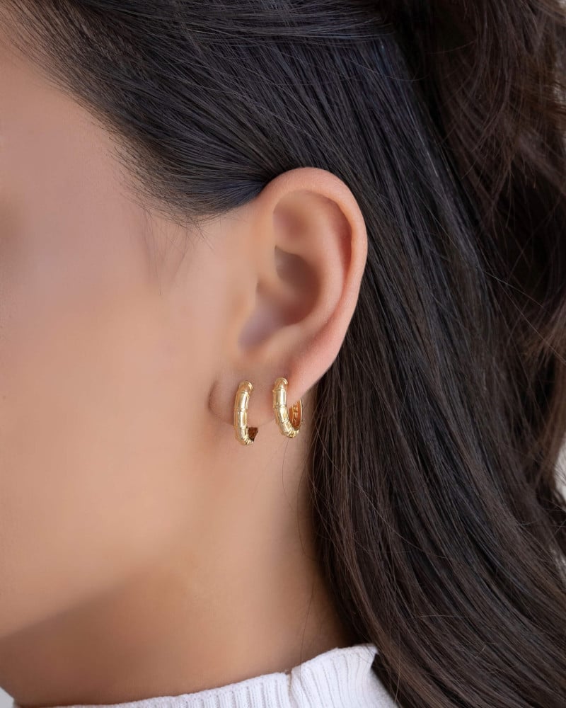 Brinco Argola Click Detalhada 1.3 cm Banhado a Ouro 18K