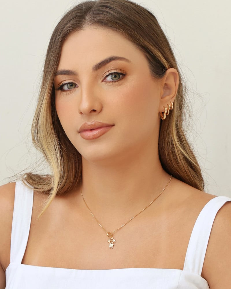 Pingente Filha Ponto de Luz Cravejado Cristal 1.4 cm Banhado a Ouro 18K