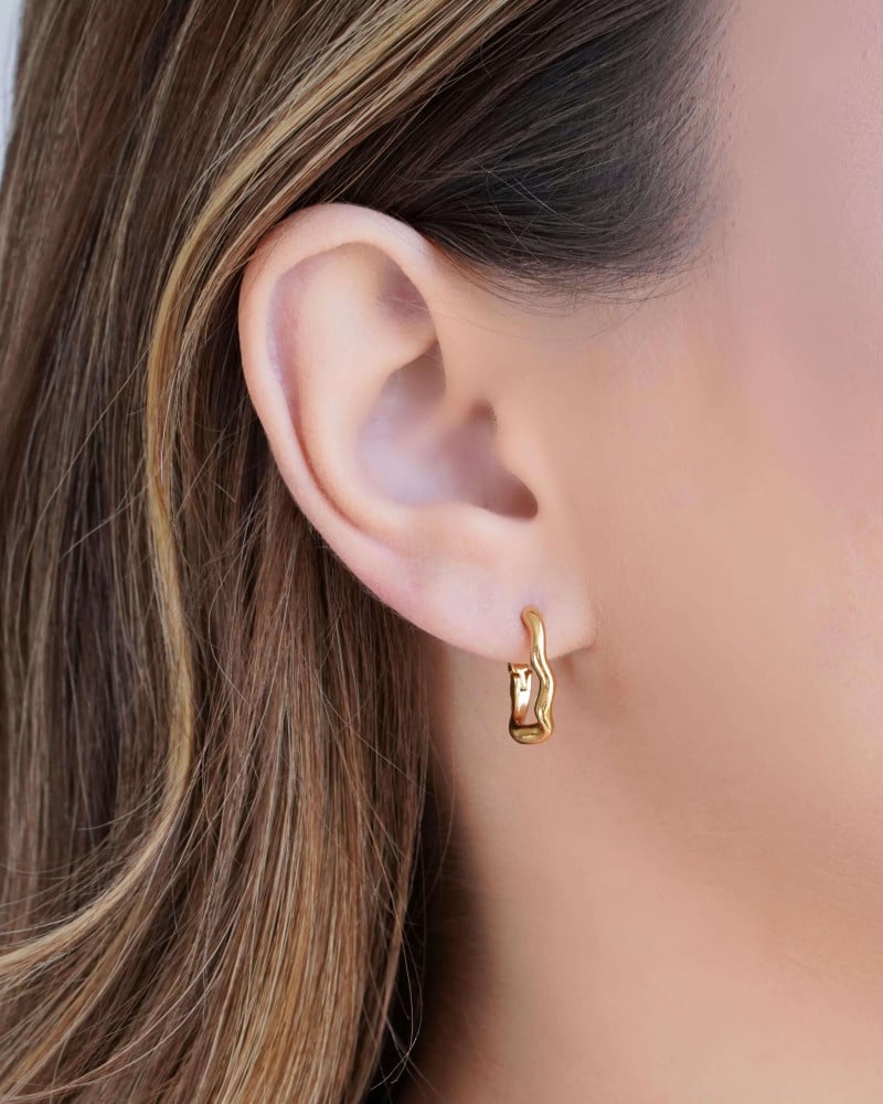 Brinco Argola Click Ondulada 1.7 cm Banhado a Ouro 18K