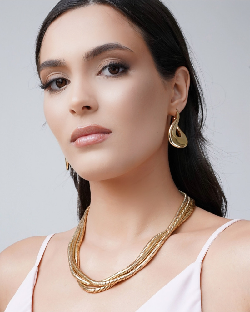 Brinco Argola Torcida Lisa Banho Dourado