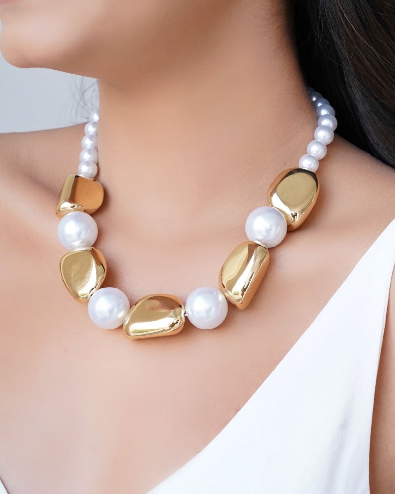 Gargantilha Orgânicos e Pérolas Banhado a Ouro 18K - 40 cm