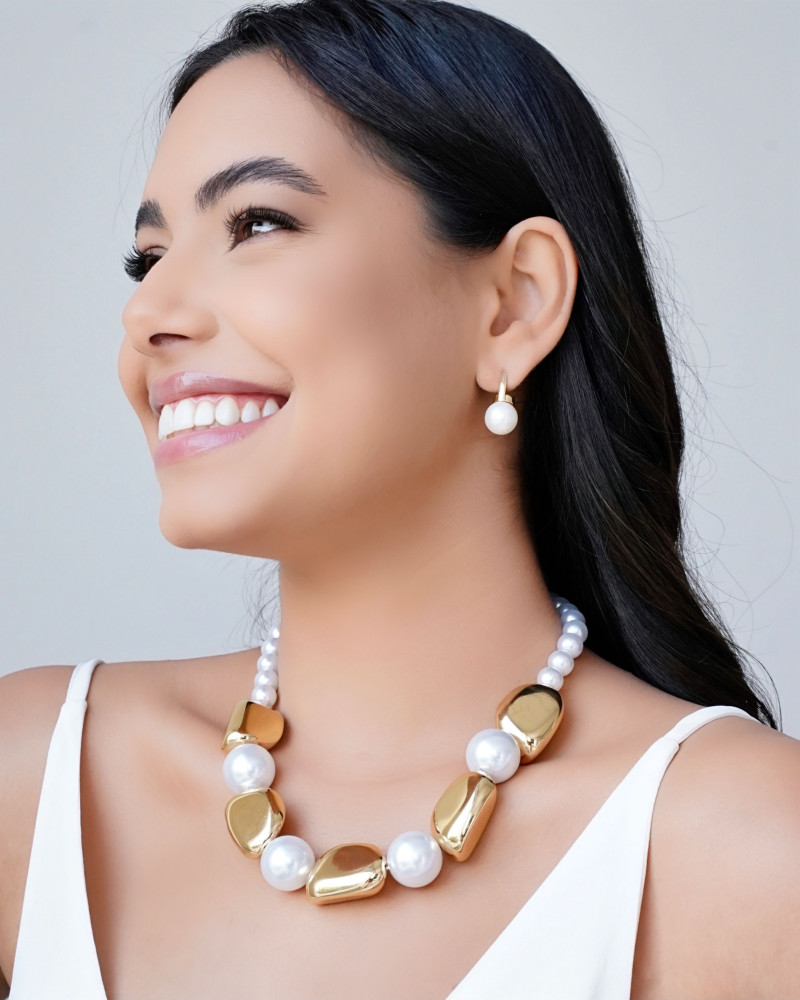 Gargantilha Orgânicos e Pérolas Banhado a Ouro 18K - 40 cm