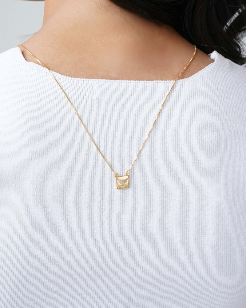 Escapulário Espírito Santo Coração Vazado Banhado a Ouro 18K - 60 cm