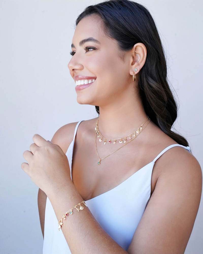 Pulseira Elos Conchas Estrelas Pontos de Luz Coloridos Banhado a Ouro 18K