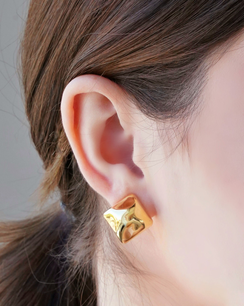Brinco Quadrado Orgânico ABS 2.1 cm Banhado a Ouro 18K