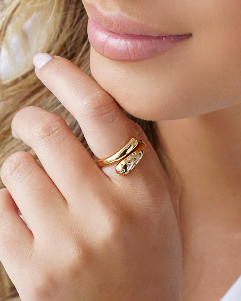 Anel Ajustável Cobra Cravejado Cristal Tamanho G Banhado a Ouro 18K
