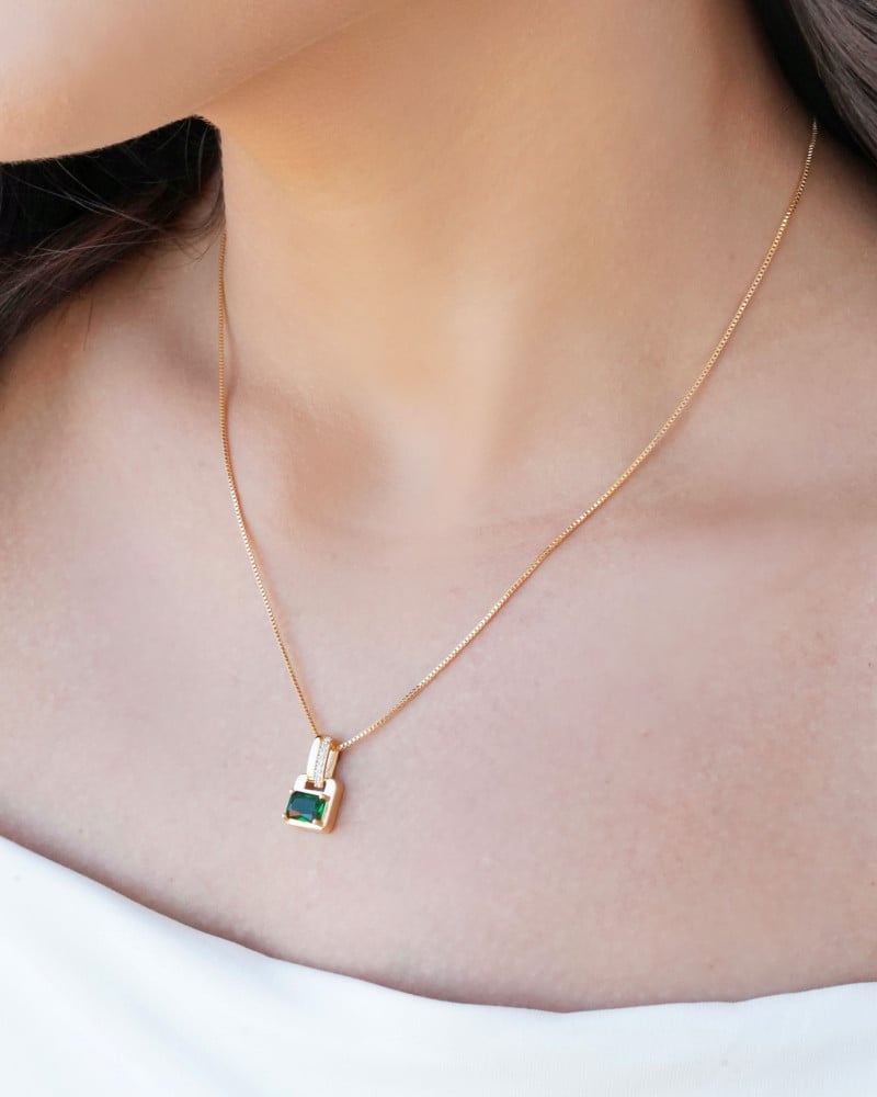 Conjunto Retangular Esmeralda Cravejado Cristal Banhado na Ouro 18K