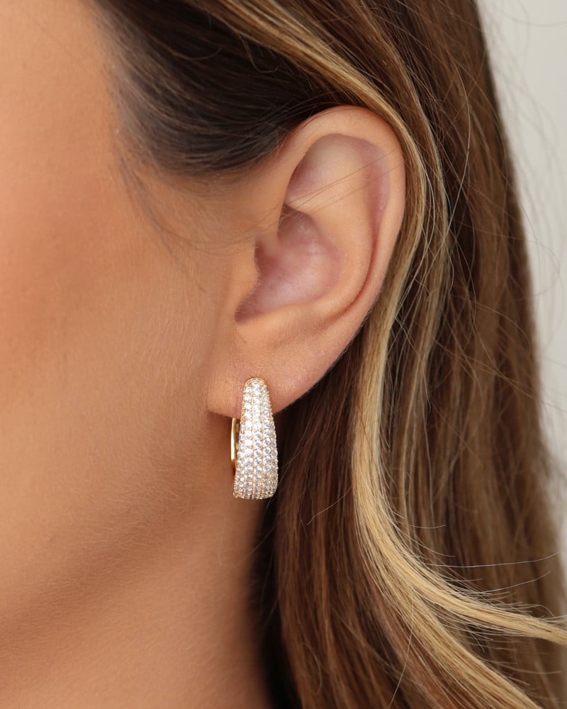 Brinco Argola Click Oval Cravejada Cristal 2.4 cm Banhado a Ouro 18K
